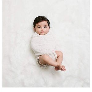 Embe swaddle